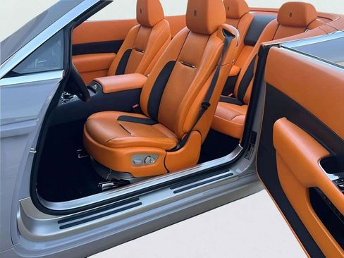 Used 2021 Rolls-Royce Dawn RWD image 13