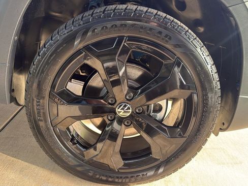 New 2025 Volkswagen Taos SE image 21