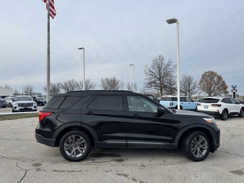 Certified 2021 Ford Explorer XLT w/ Equipment Group 202A image 9