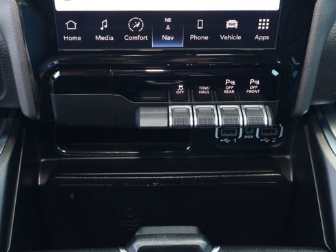 Used 2024 RAM 1500 Laramie AWD/4WD image 27