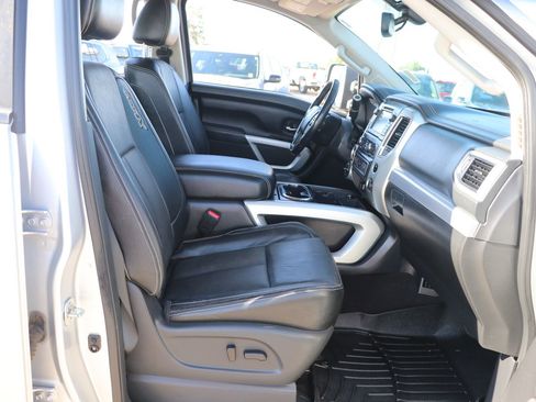 Used 2019 Nissan Titan PRO-4X w/ Pro-4x Convenience Package image 34