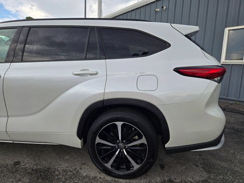 Used 2021 Toyota Highlander XSE AWD/4WD image 6