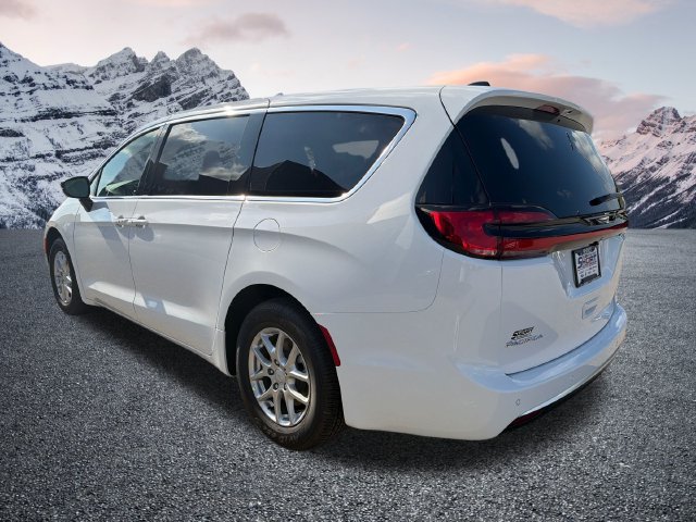 New 2027 Chrysler Pacifica Select FWD image 7