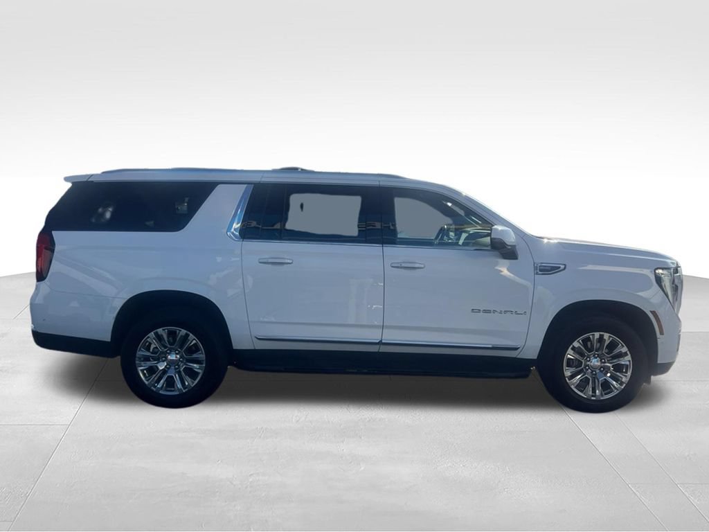 Used 2025 GMC Yukon XL Denali AWD/4WD image 14