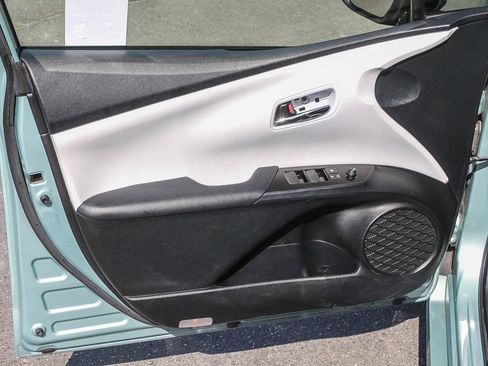 Used 2022 Toyota Prius LE image 27