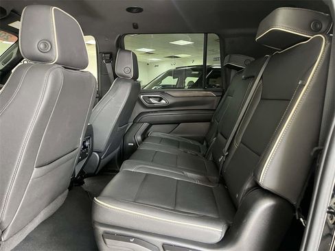 Used 2024 Chevrolet Suburban Premier image 12