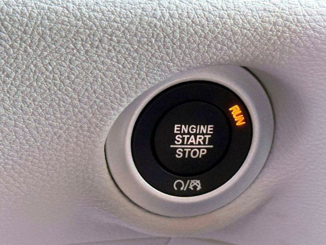 Certified 2024 Chrysler Pacifica Limited FWD image 28