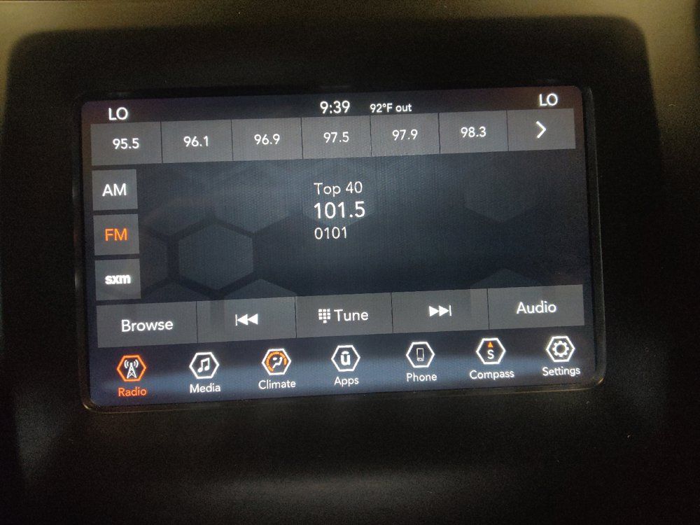 Used 2020 Jeep Cherokee Latitude Plus w/ Comfort/Convenience Group FWD image 25