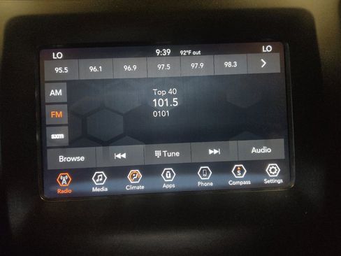Used 2020 Jeep Cherokee Latitude Plus w/ Comfort/Convenience Group FWD image 25