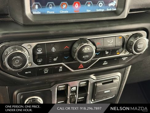 Used 2022 Jeep Wrangler Unlimited Sahara w/ Cold Weather Group AWD/4WD image 31