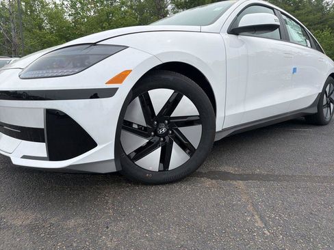 New 2025 Hyundai Ioniq 6 SE RWD image 2