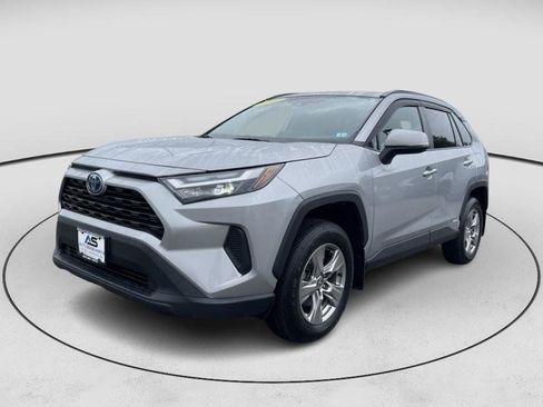 Used 2022 Toyota RAV4 XLE w/ Convenience Package AWD/4WD image 1