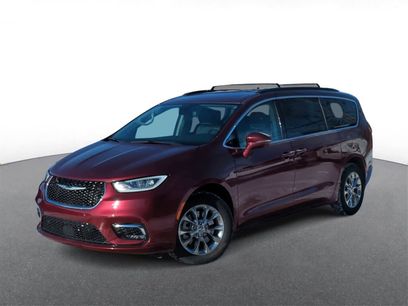 Certified 2022 Chrysler Pacifica Touring-L w/ Uconnect Theater Family Group