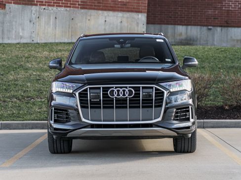Used 2023 Audi Q7 Premium w/ Convenience Package image 31