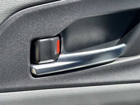 Used 2025 Toyota Prius XLE image 17