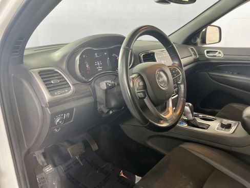 Used 2022 Jeep Grand Cherokee Laredo X image 9