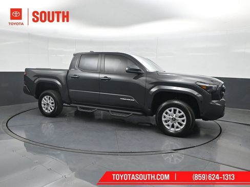 Used 2025 Toyota Tacoma SR5 AWD/4WD image 1
