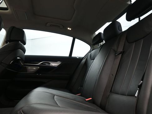 Used 2021 BMW 740i image 27