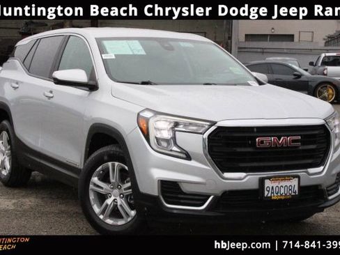 Used 2022 GMC Terrain SLE FWD image 1