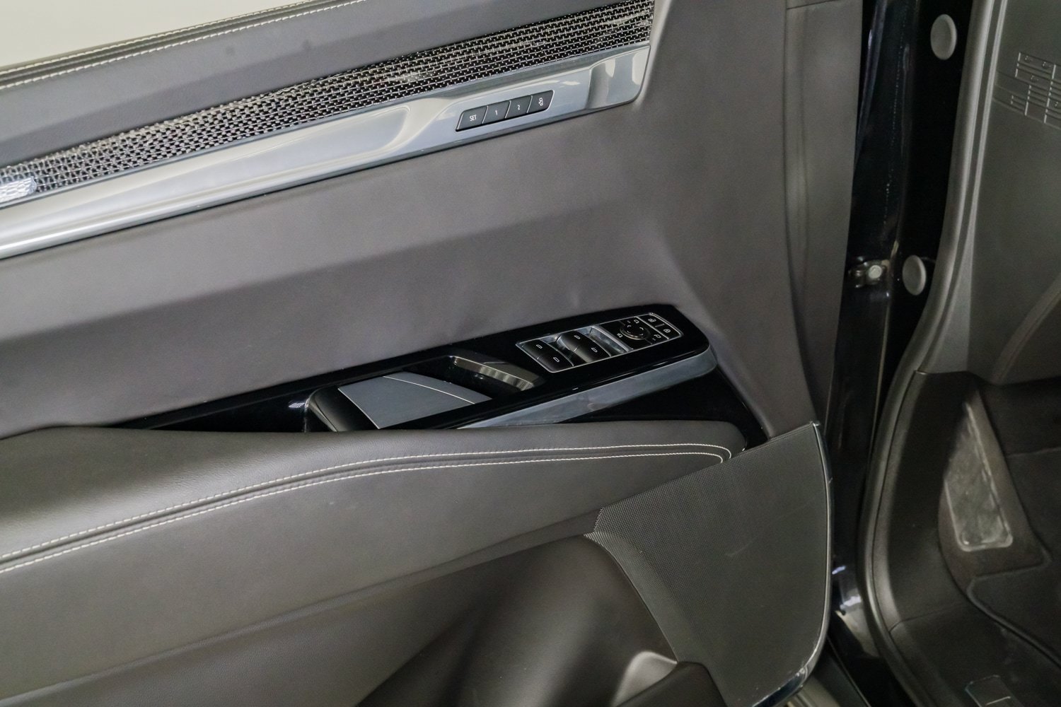 Used 2025 Cadillac Escalade V AWD/4WD image 22