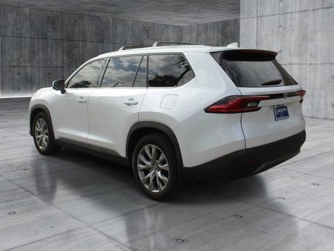 Used 2025 Toyota Grand Highlander FWD image 4