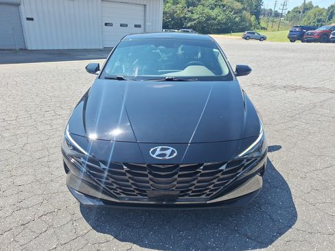 Used 2021 Hyundai Elantra SEL w/ Convenience + Premium Package FWD image 2
