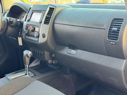 Used 2018 Nissan Frontier PRO-4X AWD/4WD image 34