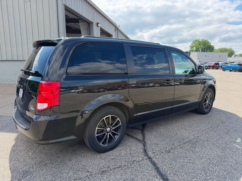 Used 2017 Dodge Grand Caravan GT FWD image 4