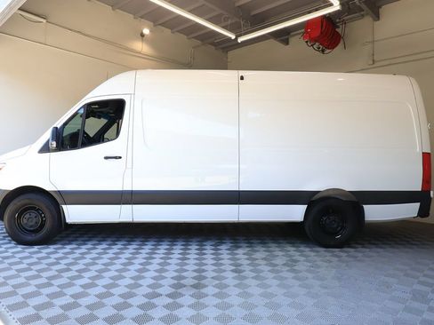 Used 2023 Mercedes-Benz Sprinter 2500 image 7