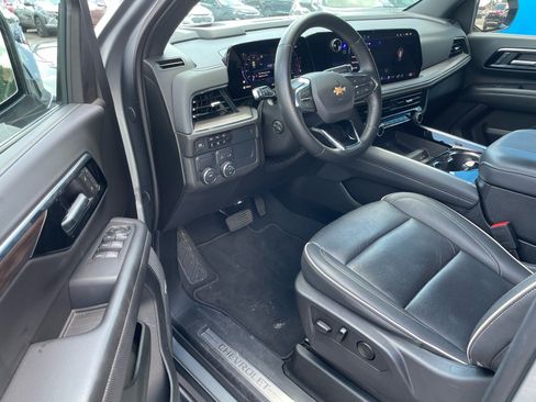 Used 2025 Chevrolet Tahoe Premier RWD image 5