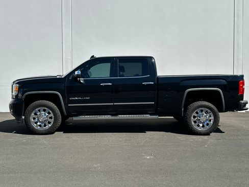 Used 2015 GMC Sierra 2500 Denali w/ Duramax Plus Package AWD/4WD image 7