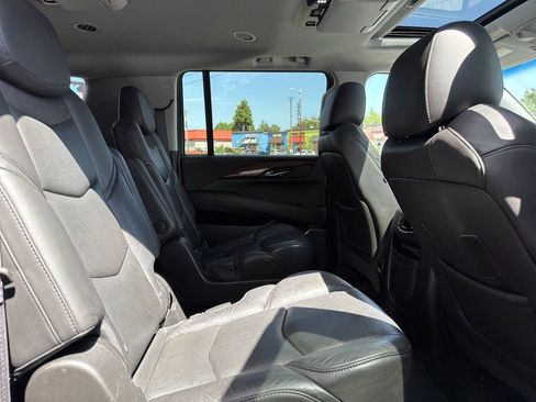 Used 2017 Cadillac Escalade ESV Premium Luxury w/ LPO, Radiant Package AWD/4WD image 23