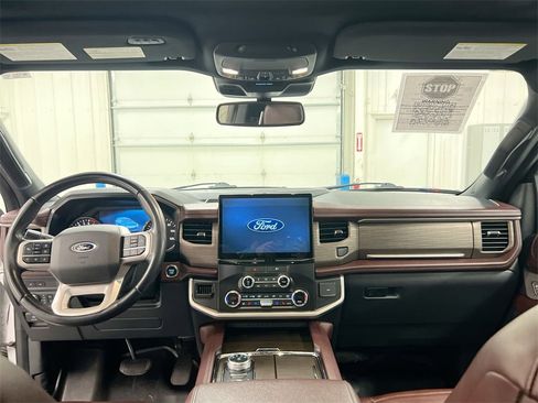 Used 2022 Ford Expedition Limited image 10