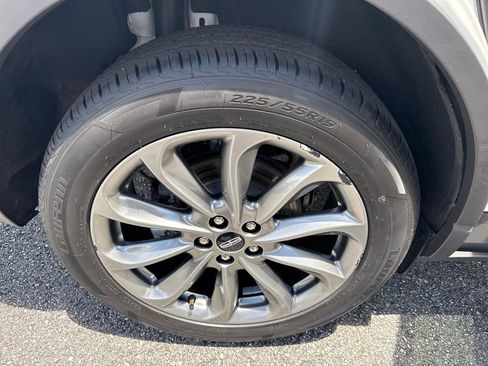 Used 2022 Lincoln Corsair AWD w/ Premium Package image 17