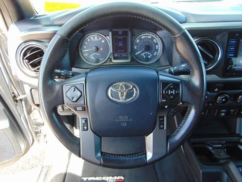 Used 2018 Toyota Tacoma TRD Sport AWD/4WD image 15