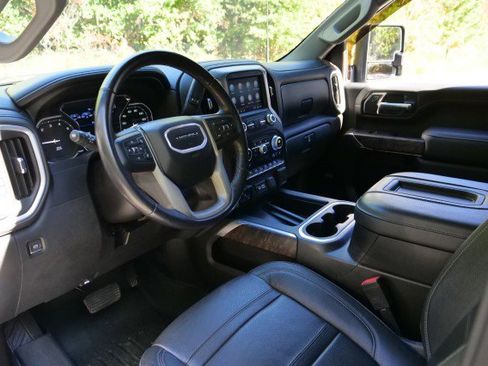 Used 2022 GMC Sierra 2500 Denali image 2