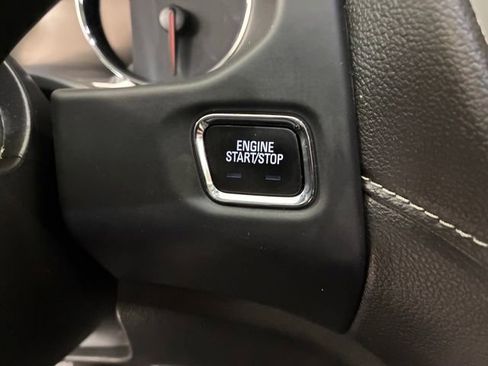 Used 2023 GMC Acadia SLT w/ Technology Package AWD/4WD image 24