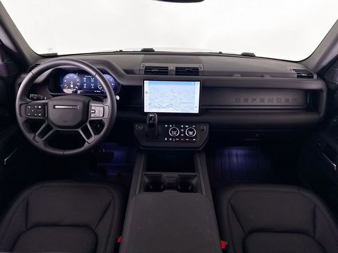 Used 2025 Land Rover Defender 110 X-Dynamic SE image 9