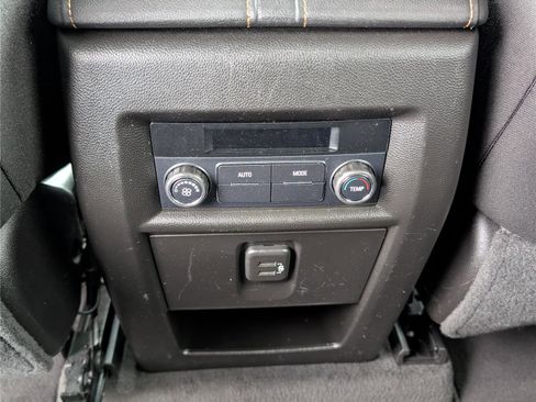 Used 2018 Chevrolet Traverse LT image 17