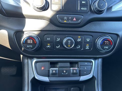 Used 2024 GMC Terrain SLT image 26