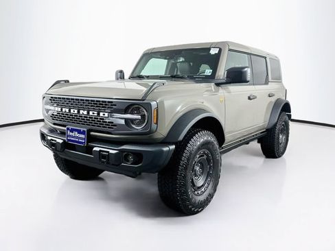 Used 2025 Ford Bronco Badlands w/ Sasquatch Package AWD/4WD image 3