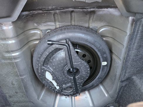 Used 2015 Ford Fiesta SE w/ Comfort Package image 27