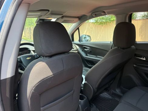 Used 2020 Chevrolet Trax LT AWD/4WD image 21