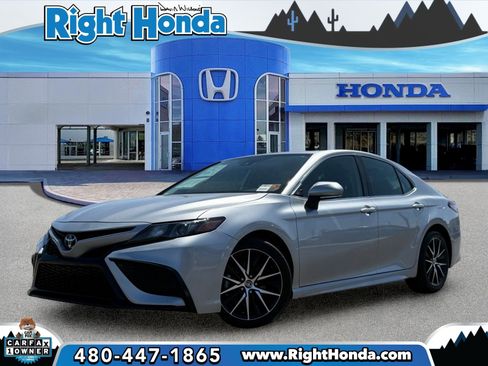 Used 2024 Toyota Camry SE FWD image 1