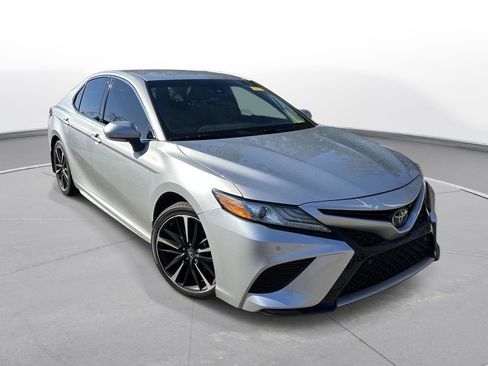 Used 2018 Toyota Camry XSE image 4