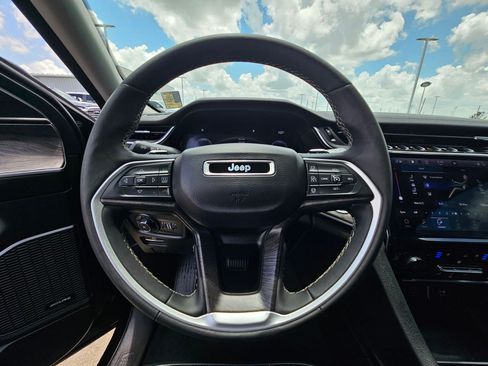 Used 2023 Jeep Grand Cherokee L Limited w/ Luxury Tech Group II AWD/4WD image 17