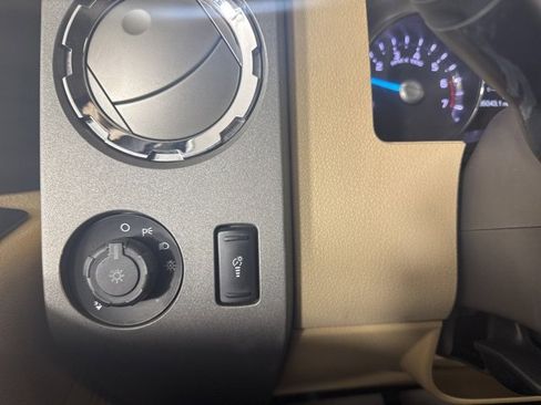 Used 2012 Ford F250 Lariat w/ Lariat Interior Pkg image 18