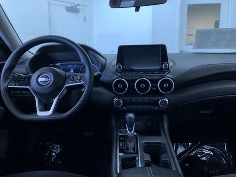 Used 2025 Nissan Sentra SV FWD image 17