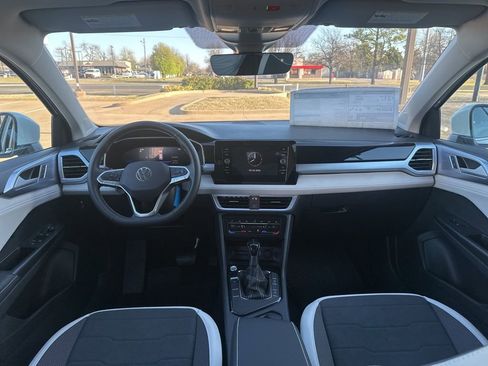 New 2026 Volkswagen Taos SE FWD image 11