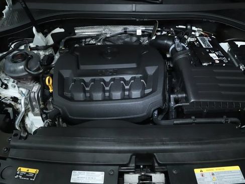 Used 2023 Volkswagen Tiguan SE w/ Panoramic Sunroof Package FWD image 37
